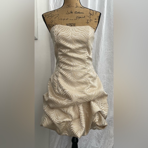 Jessica McClintock Dresses & Skirts - Y2K Jessica McClintock Champagne Gold Strapless Zebra Print Mini Dress Size 8